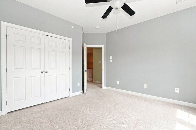 Building Photo - 346 Village Way
