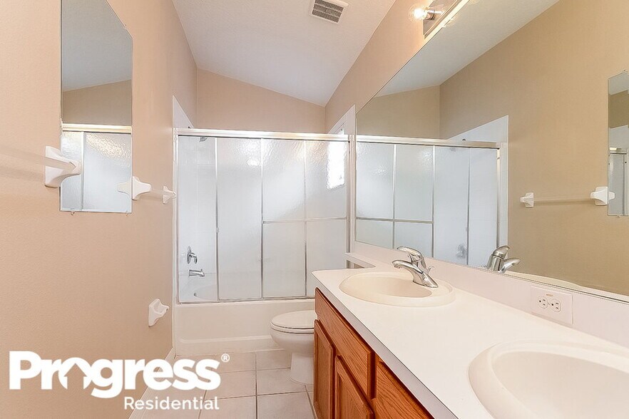 Building Photo - 25806 Bloomsbury Ct