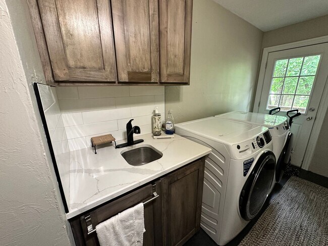 Building Photo - For Rent: Spacious 3 Bed + Office Home wit...