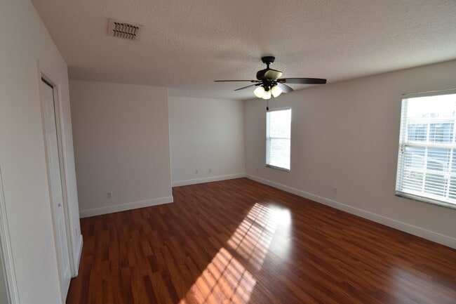 Building Photo - 954 Coquina Rock St