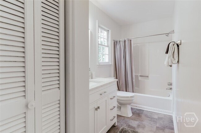 Building Photo - 315 Davis St