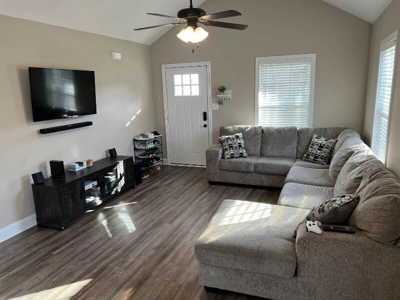 Building Photo - 201 Geneva Ln