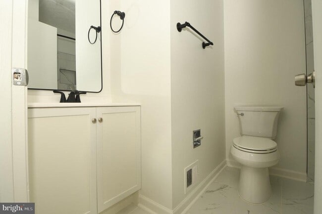 Building Photo - 8635 Union Pl