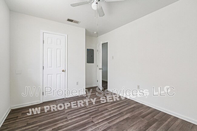 Building Photo - 204 Wilker Neal Ave