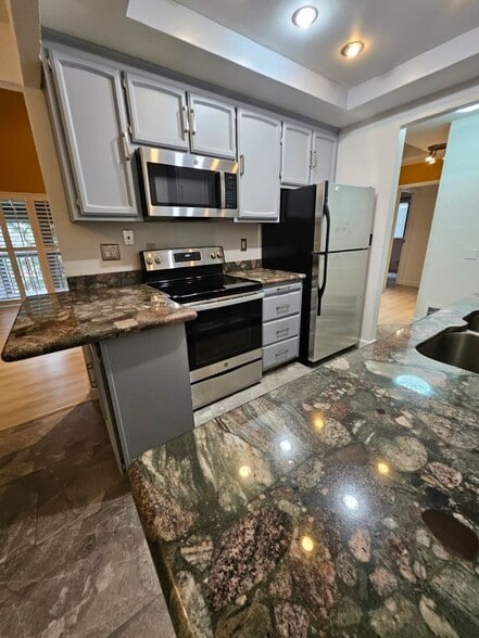 Building Photo - 8763 Mountain Blvd