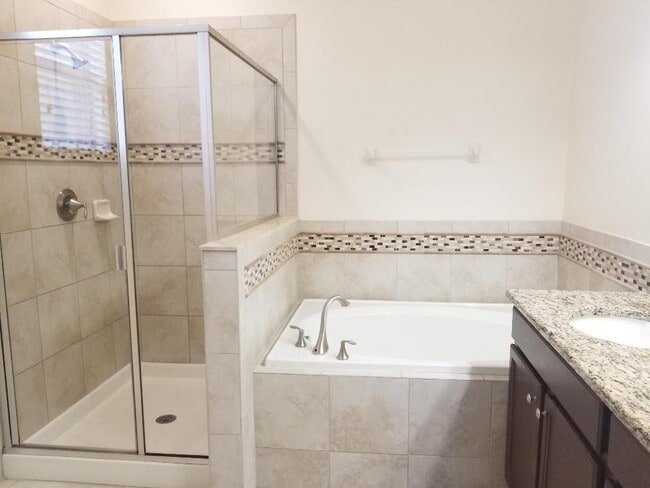 Building Photo - 15186 Evergreen Oak Loop