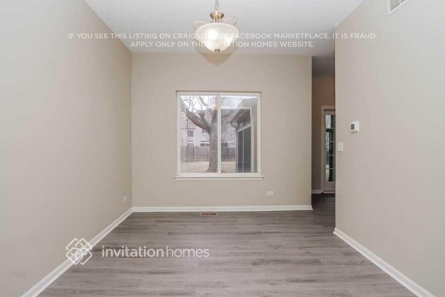 Building Photo - 1941 Royal Ln