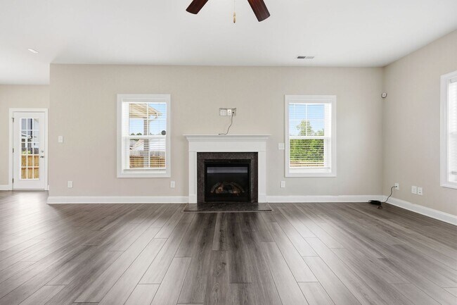 Building Photo - Like new single family home in Cameron, NC!