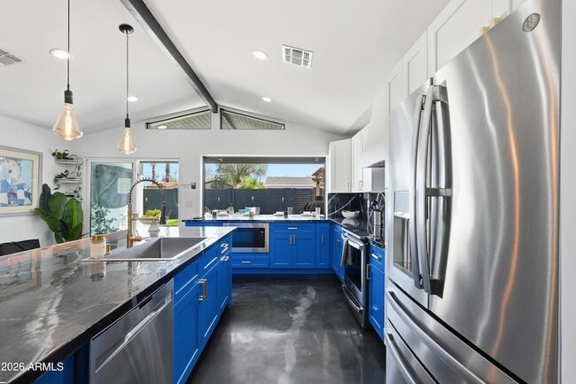 Building Photo - 2812 N 71st Pl