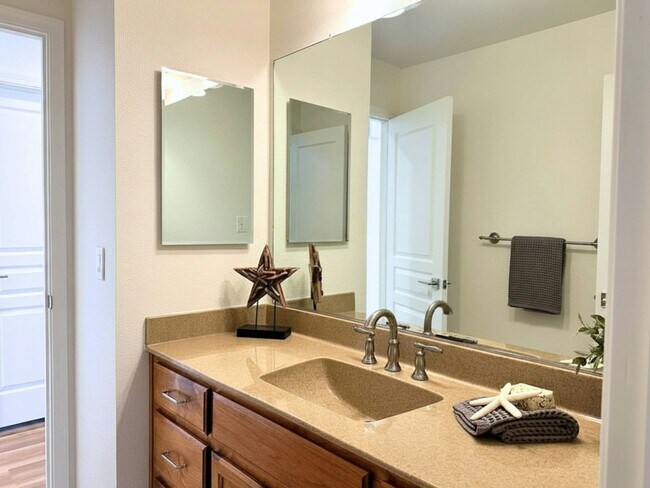 Building Photo - 1661 La Paloma Ct