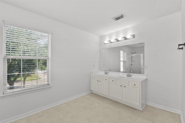 Building Photo - 16727 Summer Cypress Ct