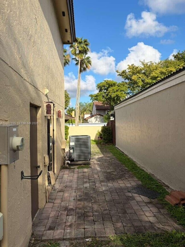 Building Photo - 17317 NW 63rd Ave