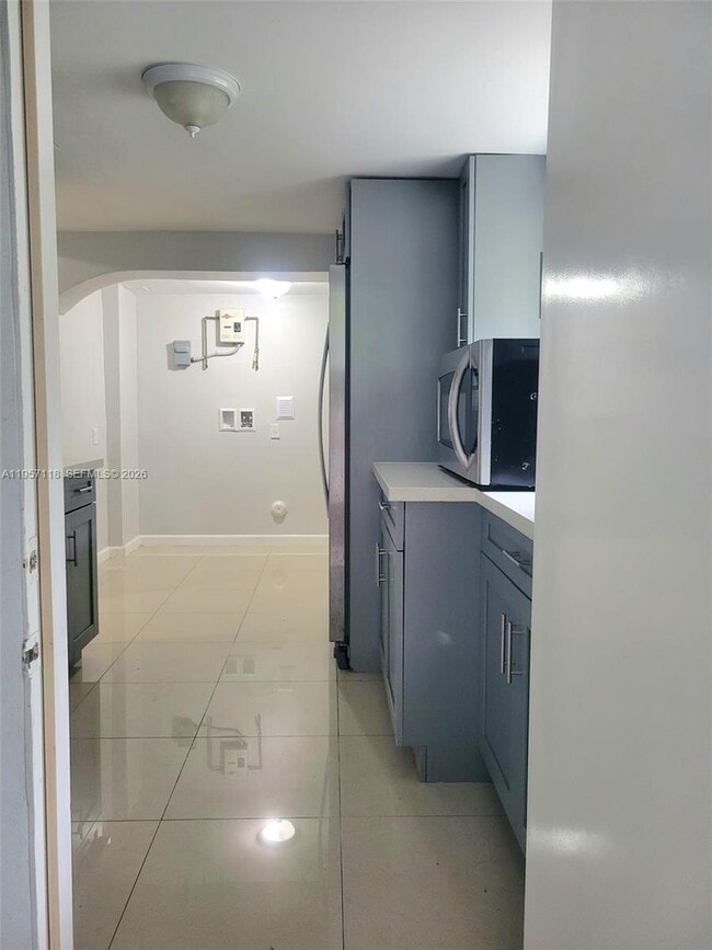 Building Photo - 1155 NE 113th St