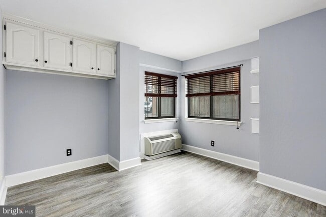 Building Photo - Dupont Circle!!// Professionally Managed// 1 Bedroom 1 Bathroom Condo