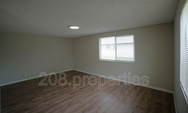 Building Photo - 315 Ivy St