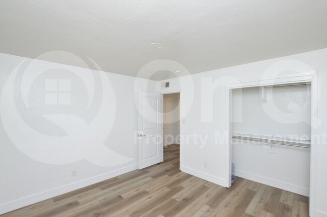 Building Photo - 1202 E Kaler Dr