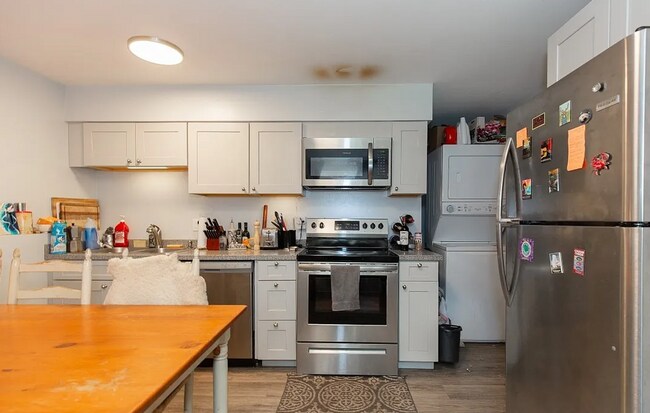 Building Photo - 504 N 19th Ave