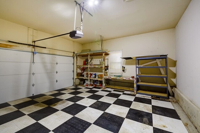 Building Photo - Luxury Townhome in the Heart of the Kentlands