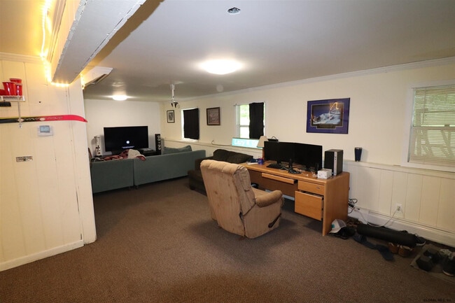 Building Photo - 8 Sweet Brier Dr