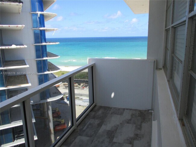 Building Photo - 5313 Collins Ave