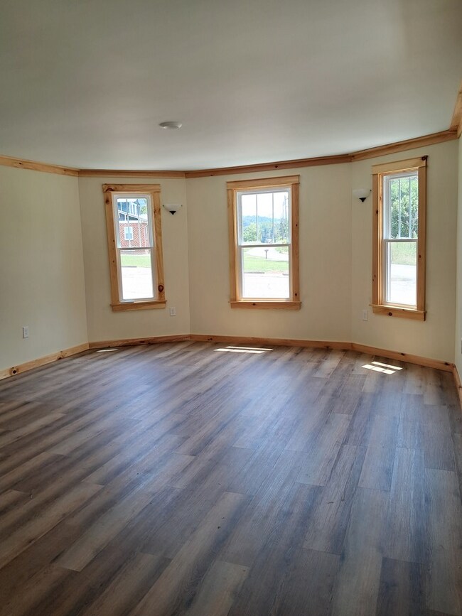 Building Photo - 327 A 327 Sulphur Springs Rd