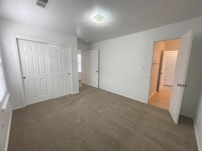Building Photo - 5555 Mansfield Pl NW