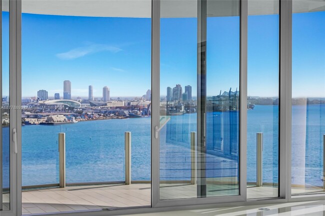 Building Photo - 300 Biscayne Blvd Way