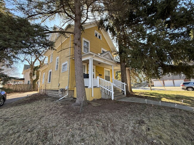 Primary Photo - 1239 Greenwood Ave