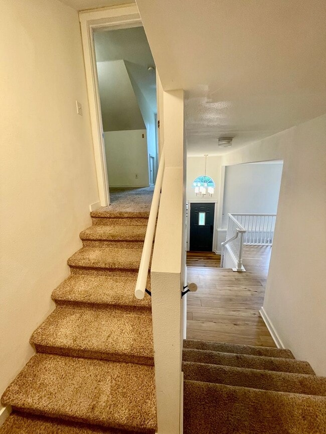 Building Photo - Beautifully Renovated 4-Bedroom Home Near West Blvd