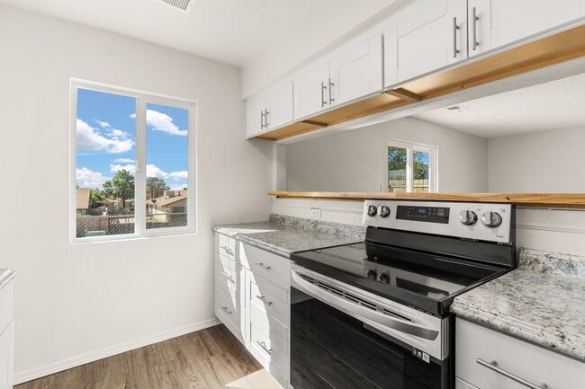 Building Photo - 1730 Arlene Rd SE