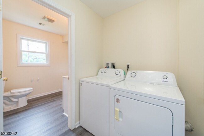 Building Photo - 21 Walsh St