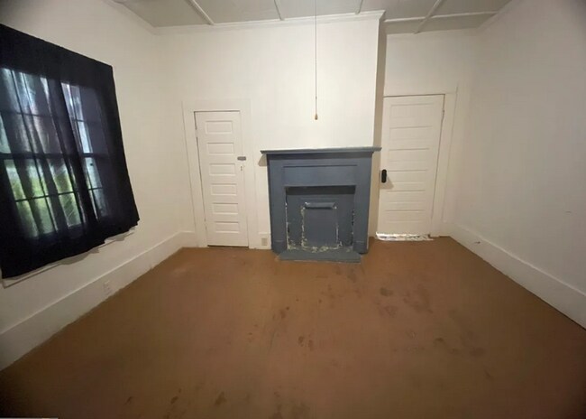 Building Photo - Spacious 3 Bedroom 1 Bath home with large storage building on a beautiful lot