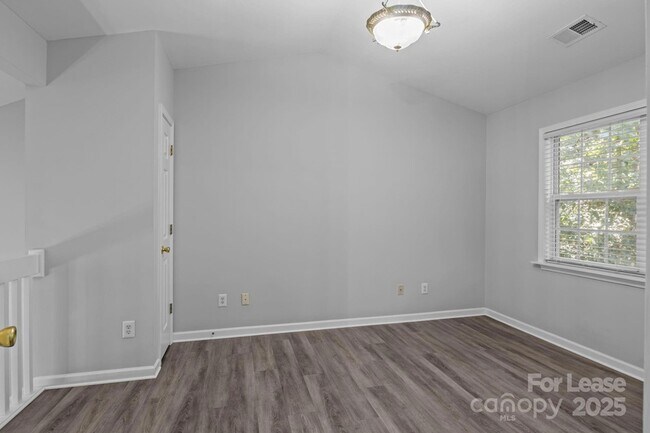 Building Photo - 10660 Holly Ridge Blvd