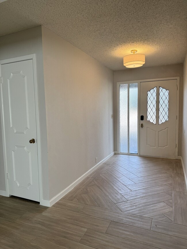 Building Photo - 2405 Stutz Pl