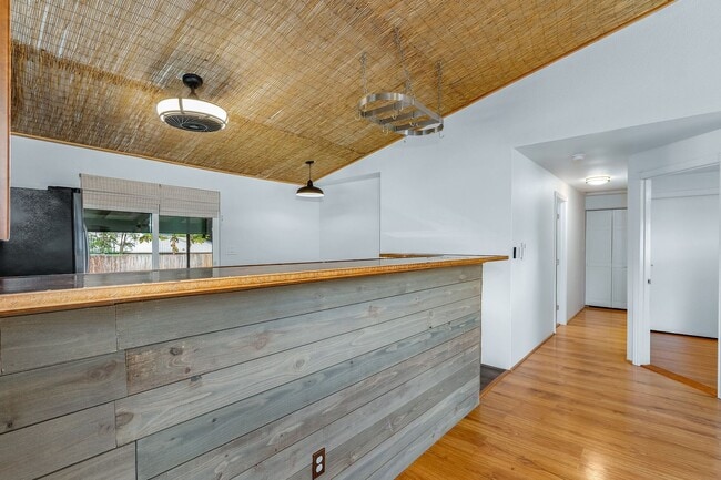 Building Photo - Remodeled 2 Bed/ 1 Bath Main House in North Kihei