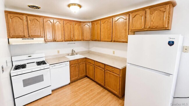 Building Photo - 5 Fishkill Glen Dr