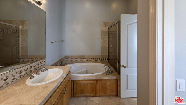 Building Photo - 5730 S Glennie Ln