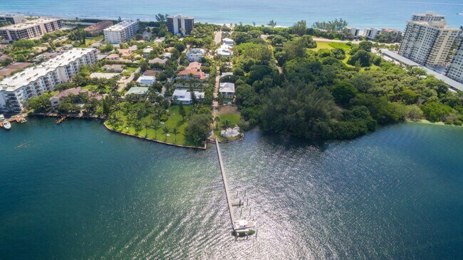 Building Photo - 920 Lago Mar Ln