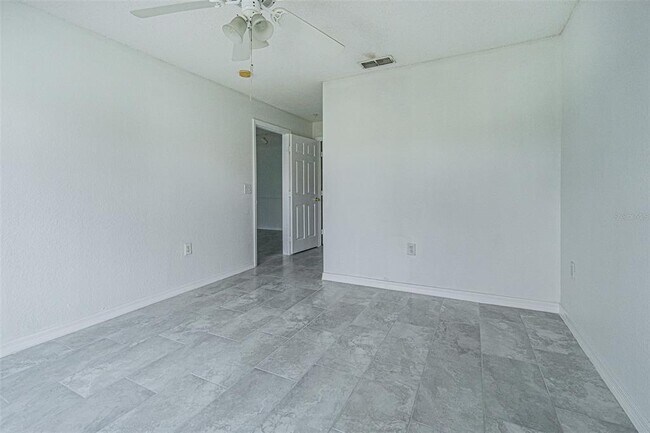 Building Photo - 18001 Richmond Pl Dr