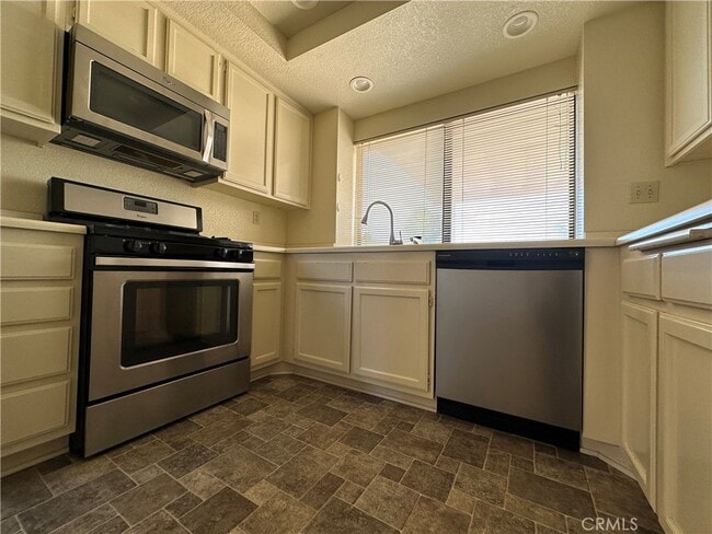 Building Photo - 10581 Sunburst Dr