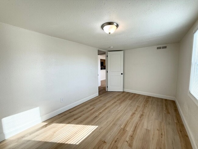 Building Photo - 443 Aud Orr Dr