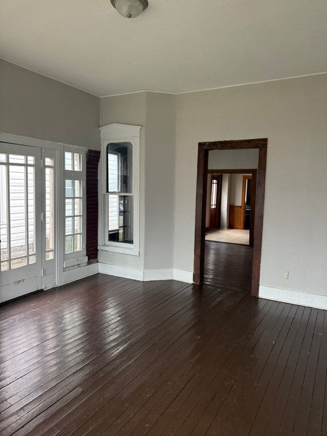 Building Photo - Rush St Townhouse