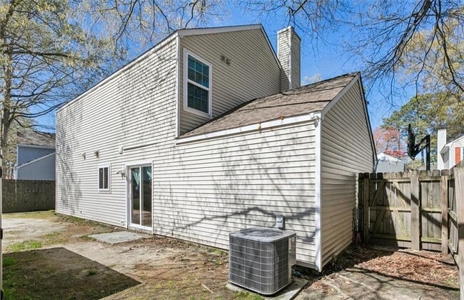 Building Photo - Spacious 4 bedroom, 2.5 bath home in Cobbl...