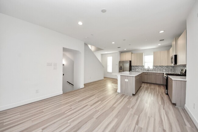 Building Photo - 18716 Centro Main St