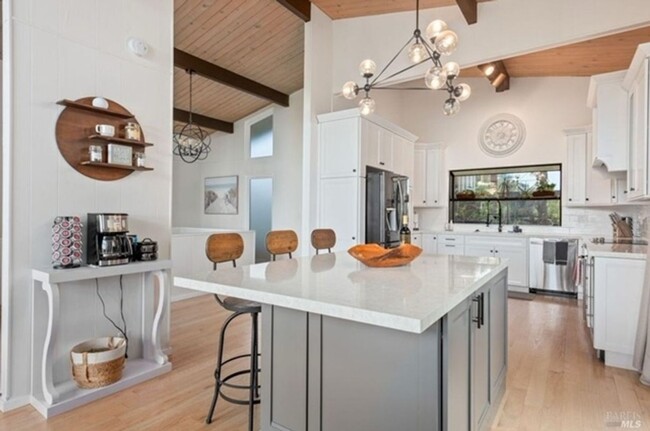 Building Photo - Beautiful home on the hills in Mill Valley