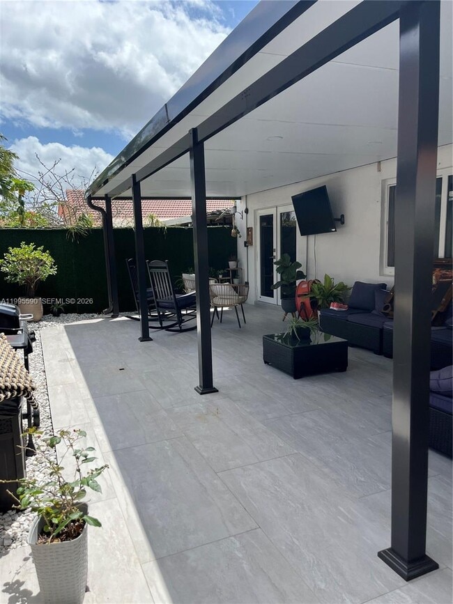 Building Photo - 511 SW 115th Ave