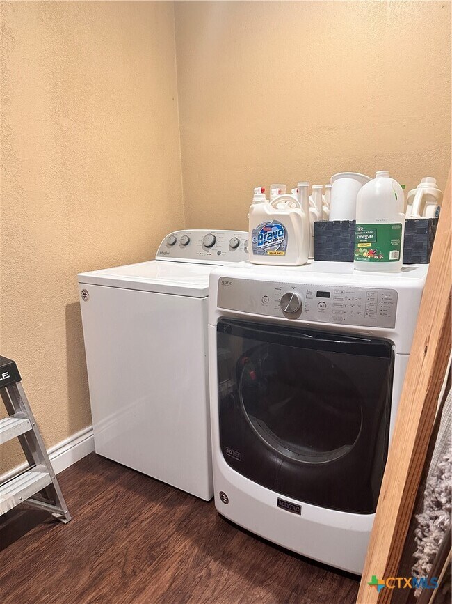 Building Photo - 421 Broadway St