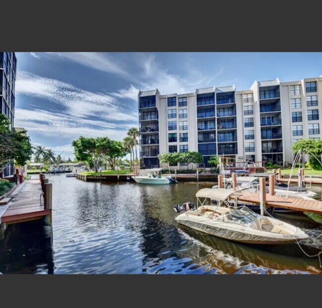 Building Photo - 20 Royal Palm Way