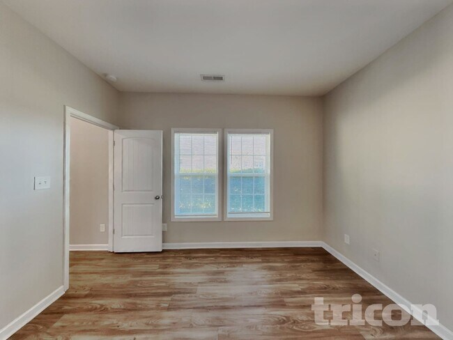 Building Photo - 239 Grovemere Ln