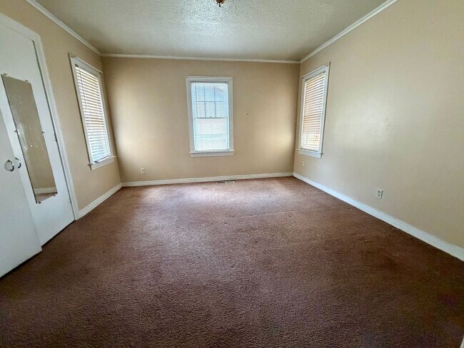 Building Photo - 3 Bedroom and 1 Bathroom Home for rent in Shawnee